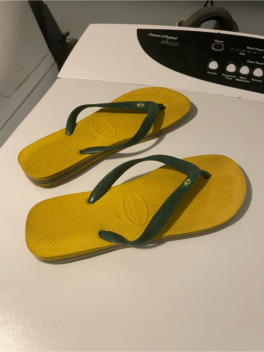 Havaianas Yellow Footbed with Green Straps Flip Flops sz9, 41-42